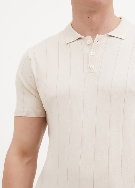 Фото ракурс 4 - Мужская бежевая футболка поло EQUILIBRI артикул M314 003 000 Beige SS2025