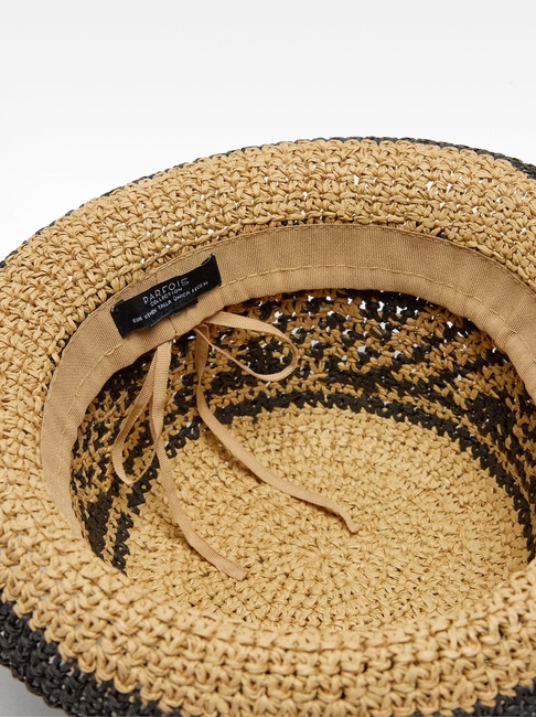 Женская бежевая шляпа Parfois артикул 219067 NCU FW2025 Фото ракурс 4 - Женская бежевая шляпа Parfois артикул 219067 NCU FW2025