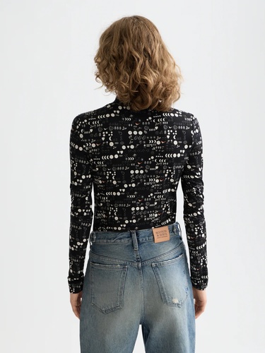 Фото ракурс 2 - Жіноча чорна водолазка SCOTCH & SODA артикул U9B00884T U022 FW2025