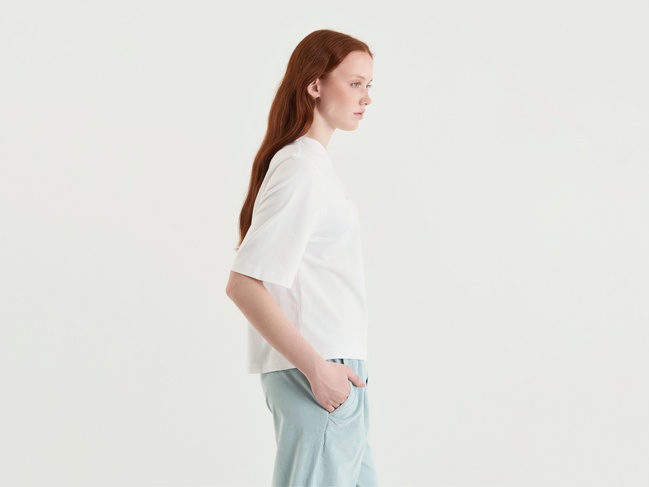 Женская белая футболка Benetton артикул 3BL0D109D 902 25P Фото ракурс 6 - Женская белая футболка Benetton артикул 3BL0D109D 902 25P