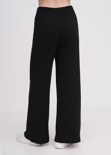 Фото ракурс 2 - Жіночі чорні штани EQUILIBRI артикул W391 050 200 Black FW2025