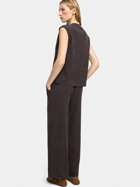 Жіноча коричнева блузка Parfois артикул 236683 _BN FW2025 Фото ракурс 2 - Жіноча коричнева блузка Parfois артикул 236683 _BN FW2025