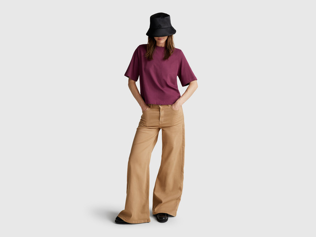 Жіноча бордова футболка Benetton артикул 3BL0E17G5 1D3 25A Фото ракурс 5 - Жіноча бордова футболка Benetton артикул 3BL0E17G5 1D3 25A