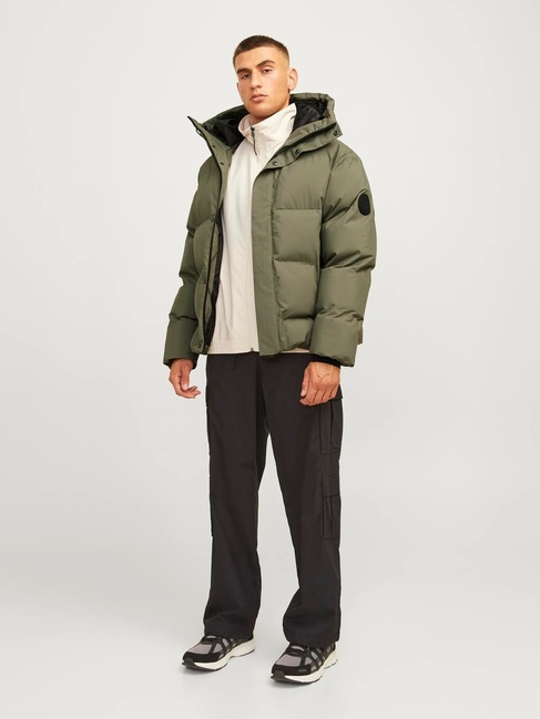 Фото ракурс 4 - Чоловіча зелена куртка Jack & Jones  артикул 12261971 DUSTY OLIVE FW2024