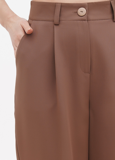 Фото ракурс 4 - Женские коричневые брюки EQUILIBRI артикул AZ Pant CL N CAPPUCCINO SS2024