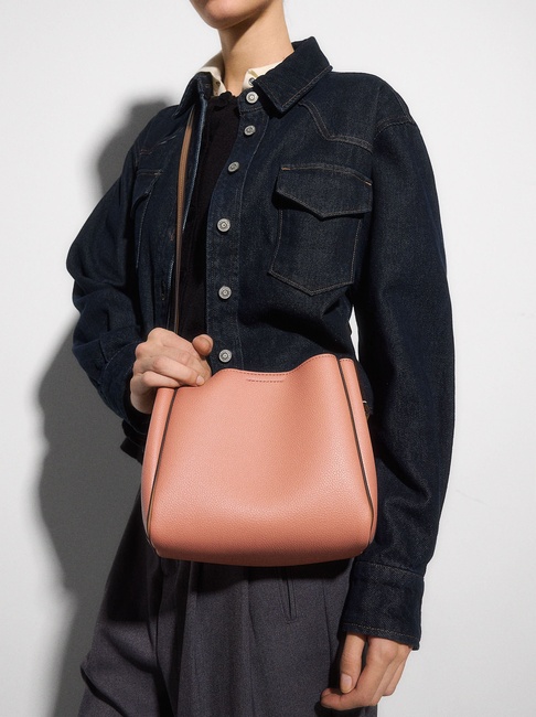 Жіноча рожева сумка Parfois артикул 228642 _PK SS2025 Фото ракурс 5 - Жіноча рожева сумка Parfois артикул 228642 _PK SS2025