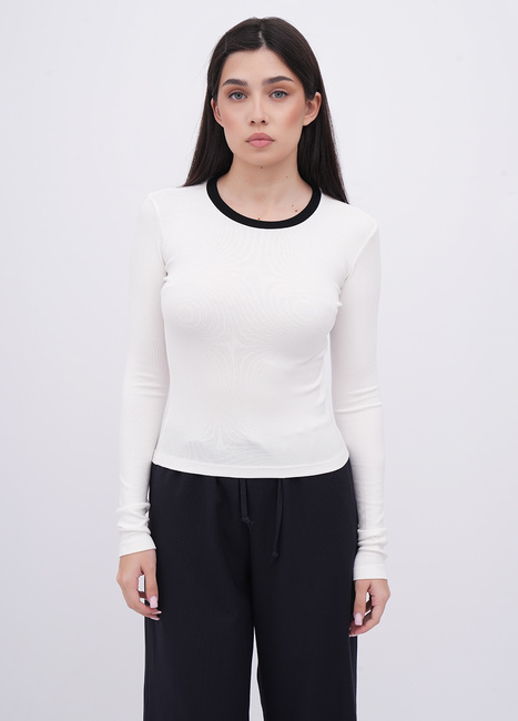 Женский молочный лонгслив EQUILIBRI артикул W215 027 000 MILK FW2025 Фото ракурс 1 - Женский молочный лонгслив EQUILIBRI артикул W215 027 000 MILK FW2025