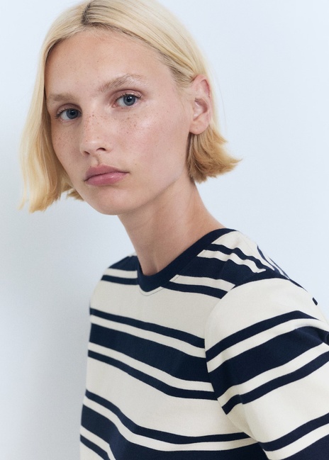 Женская молочная футболка Mango артикул 17081173 05 1 season Фото ракурс 4 - Женская молочная футболка Mango артикул 17081173 05 1 season