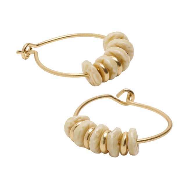 Женские бело-золотые серьги Parfois артикул 235030 _WT FW2025 Фото ракурс 3 - Женские бело-золотые серьги Parfois артикул 235030 _WT FW2025