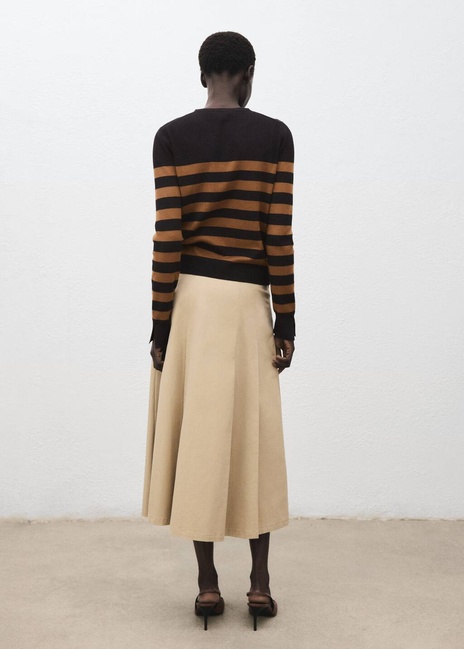 Жіночий коричневий кардиган Mango артикул 17045809 31 1 season Фото ракурс 2 - Жіночий коричневий кардиган Mango артикул 17045809 31 1 season