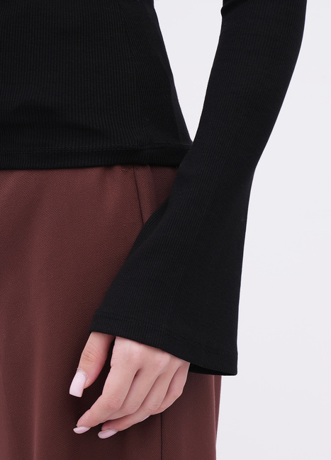 Жіночий чорний лонгслів EQUILIBRI артикул W215 023 000 Black FW2025 Фото ракурс 4 - Жіночий чорний лонгслів EQUILIBRI артикул W215 023 000 Black FW2025