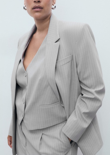 Фото ракурс 7 - Жіночий сірий жилет Mango артикул 17024121 92 1 season