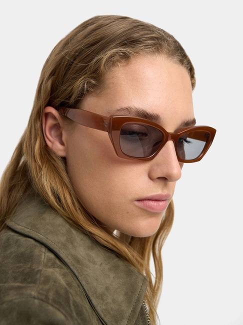 Женские коричневые очки Parfois артикул 241151 _BN FW2025 Фото ракурс 3 - Женские коричневые очки Parfois артикул 241151 _BN FW2025