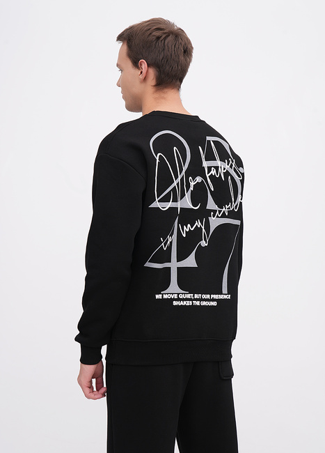 Мужской черный свитшот EQUILIBRI артикул M231 002 000 Black FW2025 Фото ракурс 2 - Мужской черный свитшот EQUILIBRI артикул M231 002 000 Black FW2025