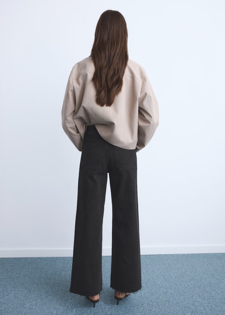 Фото ракурс 2 - Женские черные джинсы Mango артикул 17014427 TN 1 season