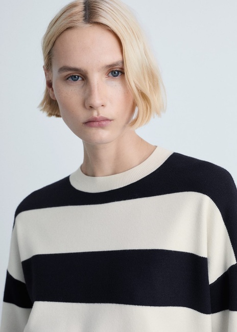 Фото ракурс 4 - Женский синий джемпер Mango артикул 87024079 56 8 season