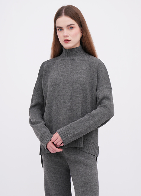 Женский серый свитер EQUILIBRI артикул W391 009 101 Grey FW2025 Фото ракурс 1 - Женский серый свитер EQUILIBRI артикул W391 009 101 Grey FW2025