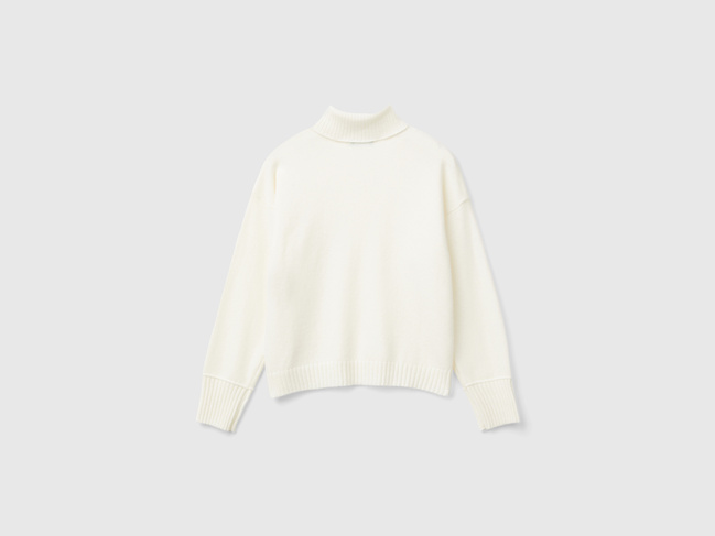 Фото ракурс 2 - Белая водолазка для девочек Benetton артикул 106WC200G.G 000 24I