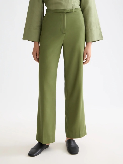 Фото ракурс 1 - Жіночі зелені брюки SCOTCH & SODA артикул ULH01010F U362 FW2025