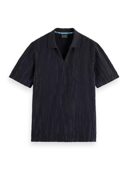 Мужская черная футболка поло SCOTCH & SODA артикул 180100 001 SS2025 Фото ракурс 1 - Мужская черная футболка поло SCOTCH & SODA артикул 180100 001 SS2025