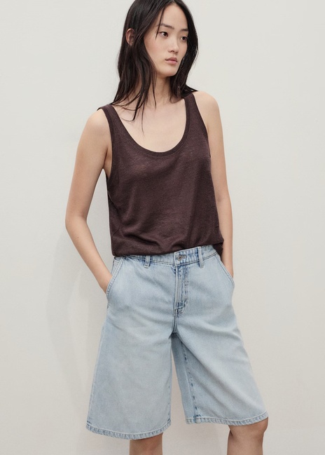 Женские голубые шорты Mango артикул 17051175 TC 1 season Фото ракурс 4 - Женские голубые шорты Mango артикул 17051175 TC 1 season