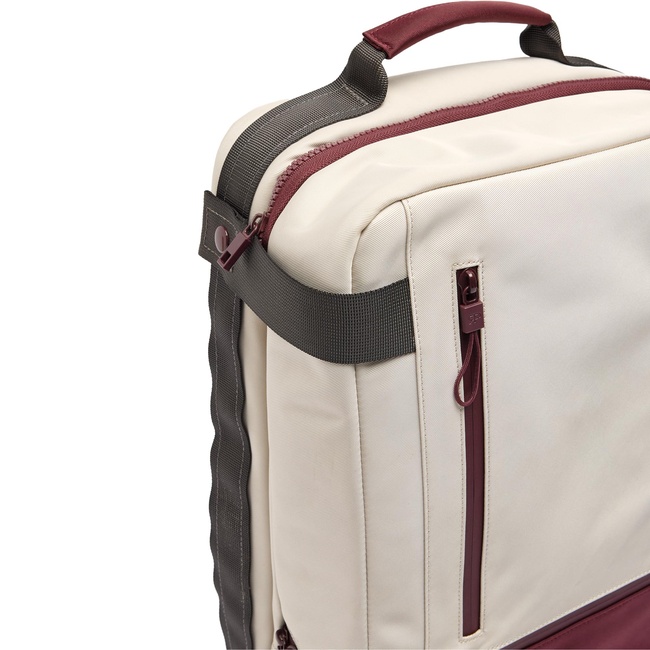 Женский молочный рюкзак Parfois артикул 232746 _EC FW2025 Фото ракурс 3 - Женский молочный рюкзак Parfois артикул 232746 _EC FW2025