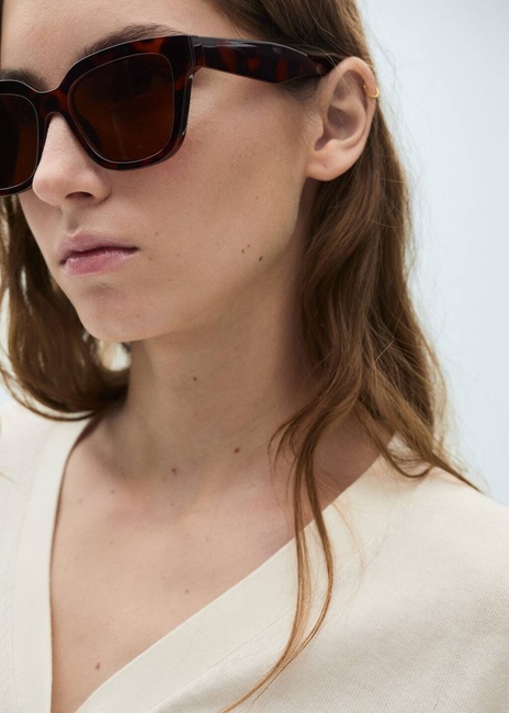 Жіночий молочний кардиган Mango артикул 87074078 05 8 season Фото ракурс 4 - Жіночий молочний кардиган Mango артикул 87074078 05 8 season