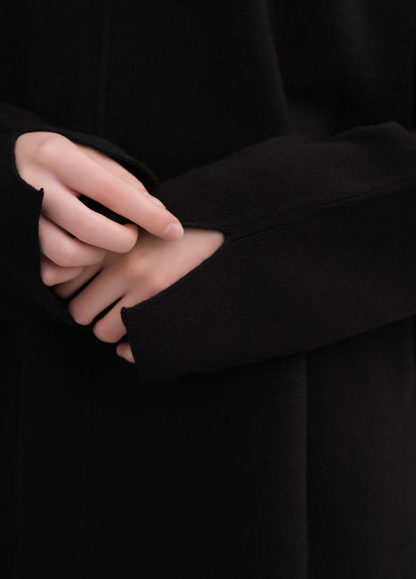 Фото ракурс 4 - Женский черный свитер EQUILIBRI артикул W391 055 100 Black FW2025