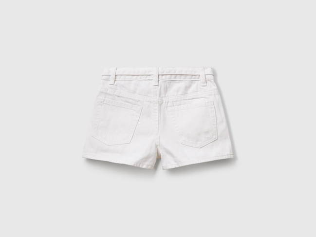 Белые шорты для девочек Benetton артикул 4PLRC903Z.G 101 25E Фото ракурс 2 - Белые шорты для девочек Benetton артикул 4PLRC903Z.G 101 25E