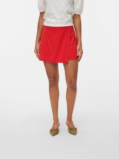 Жіночі червоні шорти Vero Moda артикул 10332054 high risk red FW2025 Фото ракурс 1 - Жіночі червоні шорти Vero Moda артикул 10332054 high risk red FW2025