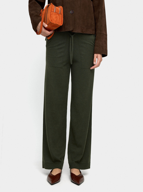 Фото ракурс 1 - Женские зеленые штаны Parfois артикул 238063 _KK FW2025