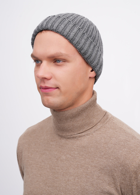 Унисекс серая шапка EQUILIBRI артикул U881 001 000 Grey FW2025 Фото ракурс 1 - Унисекс серая шапка EQUILIBRI артикул U881 001 000 Grey FW2025