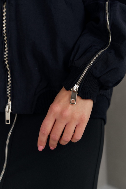 Женская черная куртка EQUILIBRI артикул BW175002 000 Black FW2025 Фото ракурс 4 - Женская черная куртка EQUILIBRI артикул BW175002 000 Black FW2025