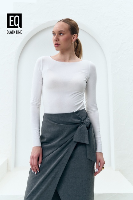 Жіночий білий лонгслів EQUILIBRI артикул BW215002 000 White FW2025 Фото ракурс 1 - Жіночий білий лонгслів EQUILIBRI артикул BW215002 000 White FW2025