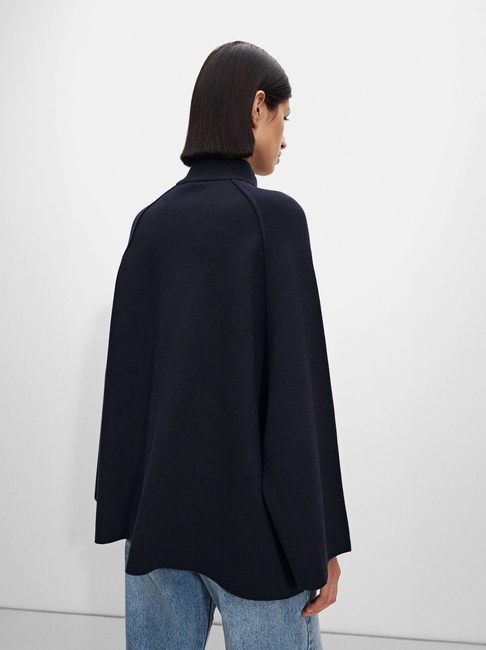 Жіноче синє пончо Parfois артикул 224828 _NV FW2025 Фото ракурс 2 - Жіноче синє пончо Parfois артикул 224828 _NV FW2025