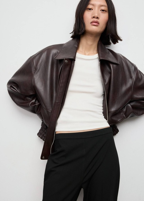 Жіночі чорні брюки Mango артикул 17038636 99 1 season Фото ракурс 4 - Жіночі чорні брюки Mango артикул 17038636 99 1 season