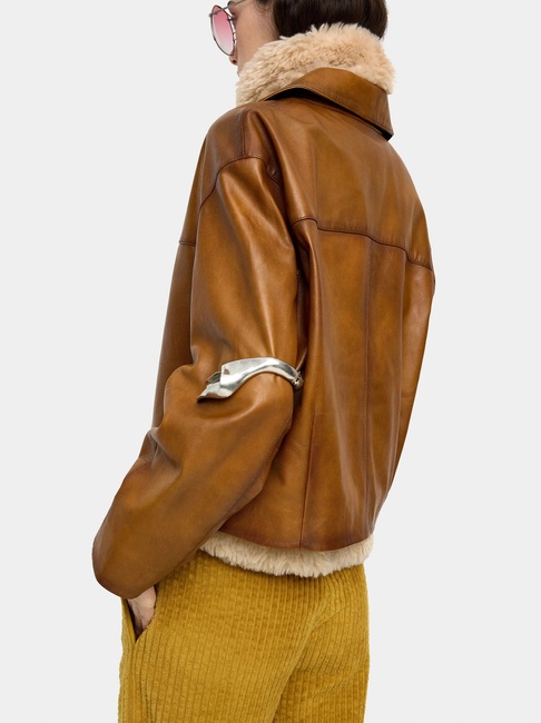 Женский коричневый плащ Parfois артикул 238224 _WK FW2025 Фото ракурс 2 - Женский коричневый плащ Parfois артикул 238224 _WK FW2025