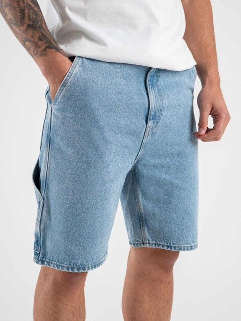 Мужские синие шорты ONLY & SONS артикул 22029597 LIGHT BLUE DENIM FW2025 Фото ракурс 1 - Мужские синие шорты ONLY & SONS артикул 22029597 LIGHT BLUE DENIM FW2025