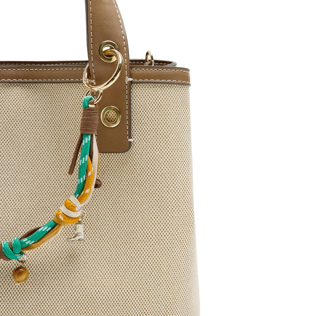 Жіноча молочна сумка Parfois артикул 232583 _EC FW2025 Фото ракурс 4 - Жіноча молочна сумка Parfois артикул 232583 _EC FW2025