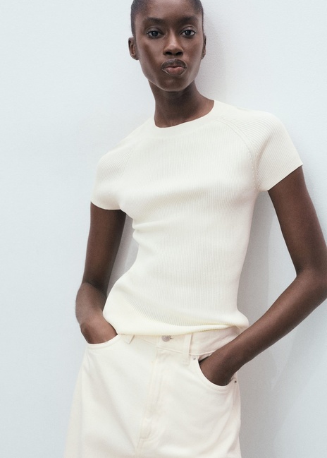 Жіночий молочний джемпер Mango артикул 17094097 05 1 season Фото ракурс 1 - Жіночий молочний джемпер Mango артикул 17094097 05 1 season