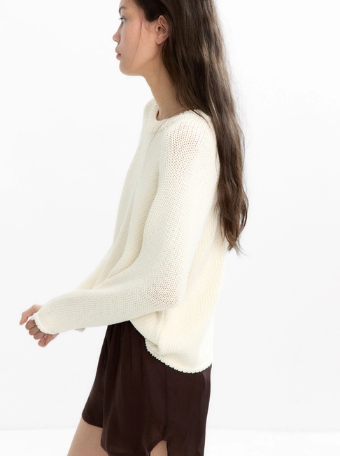 Женский молочный свитер Parfois артикул 233335 _EC SS2025 Фото ракурс 3 - Женский молочный свитер Parfois артикул 233335 _EC SS2025