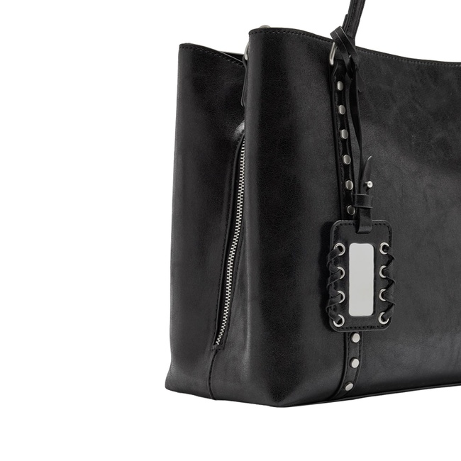 Женская черная сумка Parfois артикул 240835 _BK FW2025 Фото ракурс 3 - Женская черная сумка Parfois артикул 240835 _BK FW2025