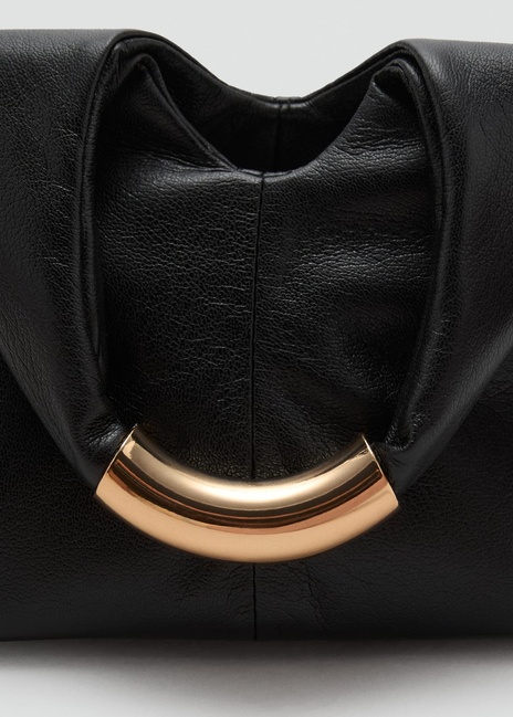 Женская черная сумка Mango артикул 17004452 99 1 season Фото ракурс 4 - Женская черная сумка Mango артикул 17004452 99 1 season