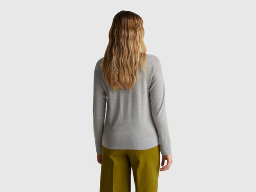 Фото ракурс 2 - Женская серая водолазка Benetton артикул 11AHD203Y 501 25A