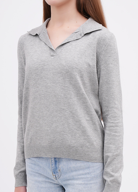 Фото ракурс 3 - Жіноча сіра футболка поло EQUILIBRI артикул BW314001 000 Grey FW2025