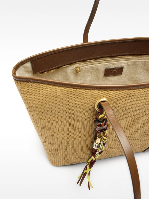 Фото ракурс 3 - Жіноча бежева сумка Parfois артикул 234789 NCL FW2025