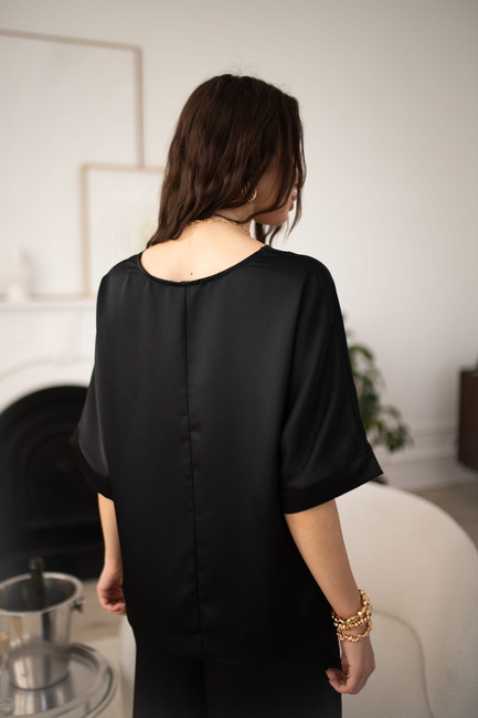 Жіноча чорна блузка EQUILIBRI артикул W491 049 102 Black SS2026 Фото ракурс 2 - Жіноча чорна блузка EQUILIBRI артикул W491 049 102 Black SS2026