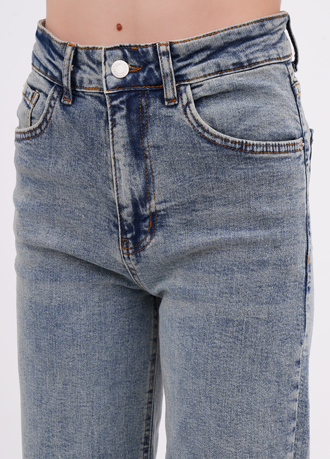 Жіночі сині джинси EQUILIBRI артикул W568 021 000 NAVY BLUE FW2025 Фото ракурс 3 - Жіночі сині джинси EQUILIBRI артикул W568 021 000 NAVY BLUE FW2025