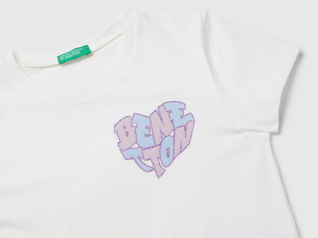 Белая футболка для девочек Benetton артикул 3I1XC10Q1.G 074 25A Фото ракурс 3 - Белая футболка для девочек Benetton артикул 3I1XC10Q1.G 074 25A