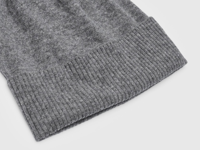 Фото ракурс 2 - Жіноча сіра шапка Benetton артикул 1002DA010 507 25A